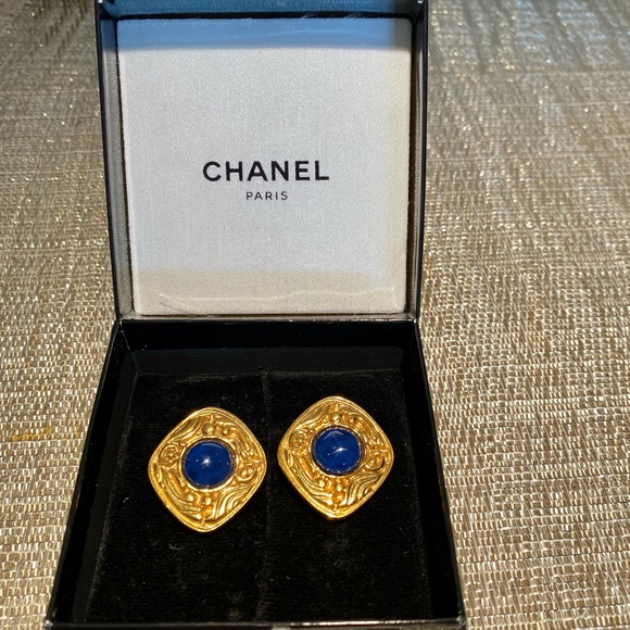CHANEL Jewelry - CHANEL blue gripoix vintage earrings